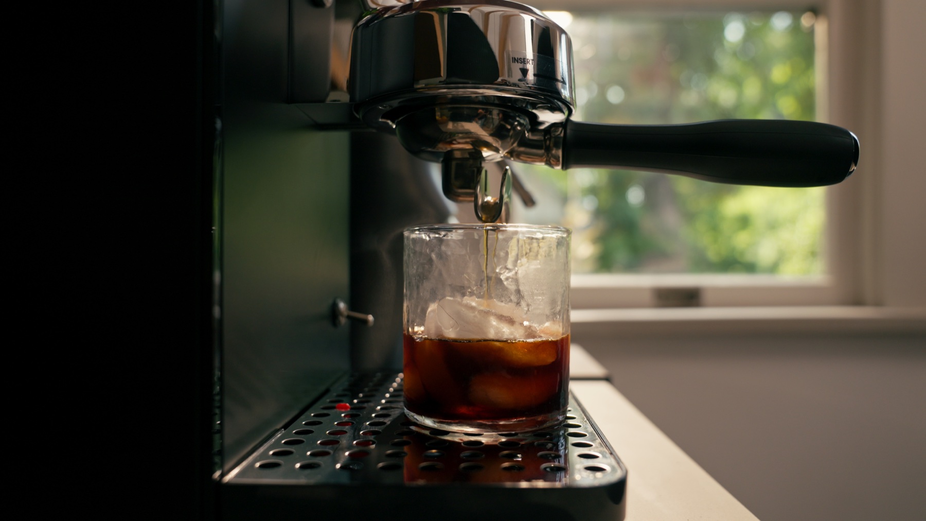 GEMILAI COFFEE MACHINE cinematography still 4 of 7