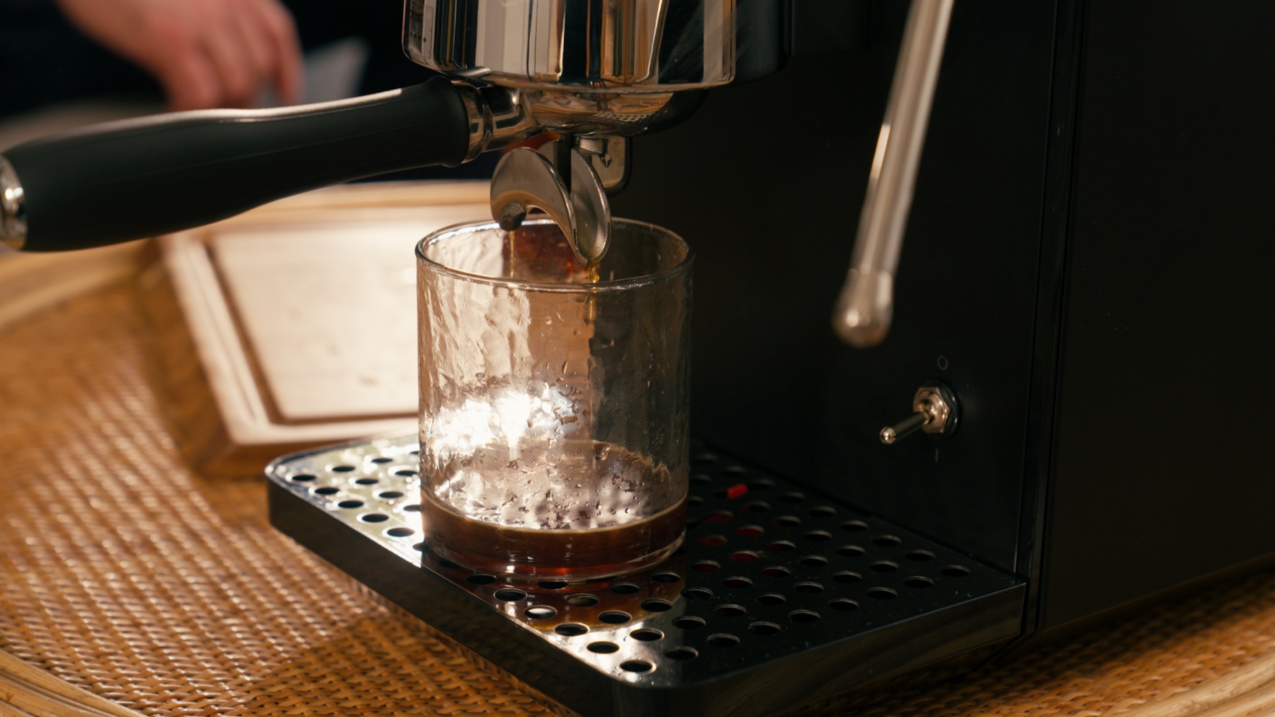 GEMILAI COFFEE MACHINE cinematography still 5 of 7